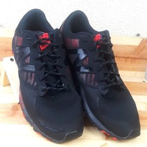New Balance 690 V2 Running Shoes